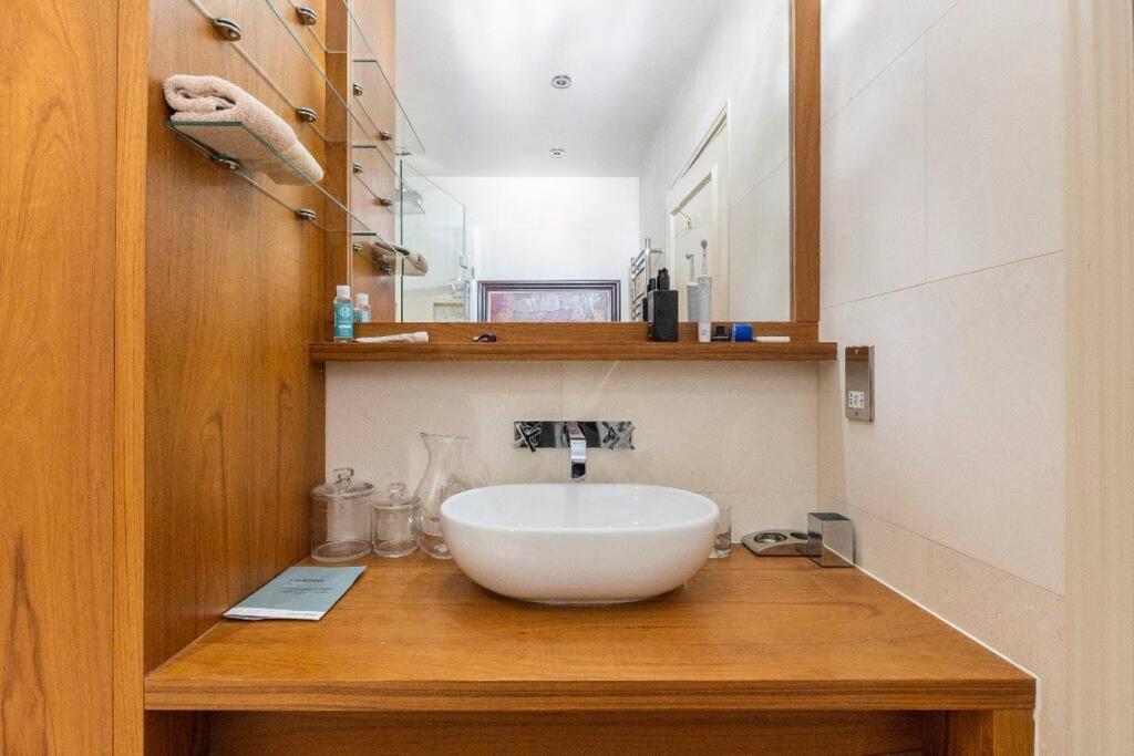 Sloane Street Luxurious / Modern Flat * Londres